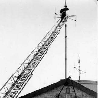 Karl ”Kalle” Gardh CVA installerar pejlantenner_1